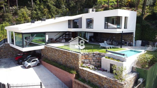 Foto 1 de Chalet en venta en Sant Pol de Mar de 5 habitaciones con terraza y piscina