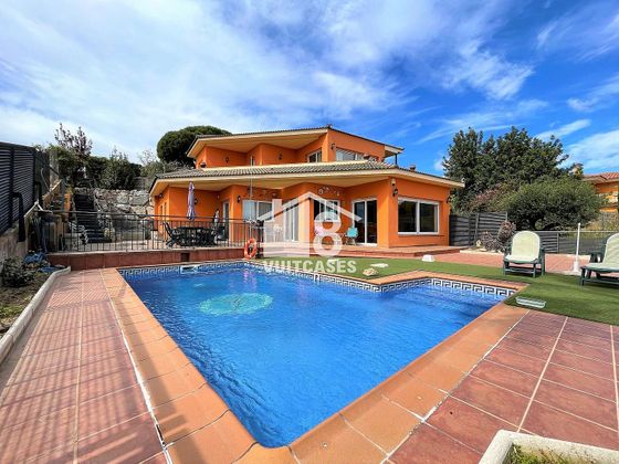 Foto 1 de Casa en venda a Calella de 5 habitacions amb terrassa i piscina