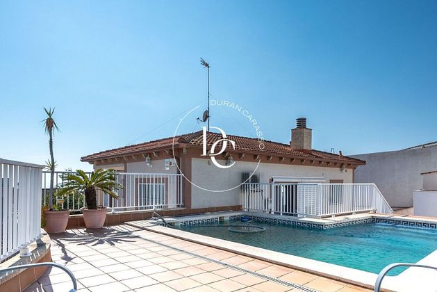 Foto 1 de Casa en venta en Castellet i la Gornal de 4 habitaciones con terraza y piscina