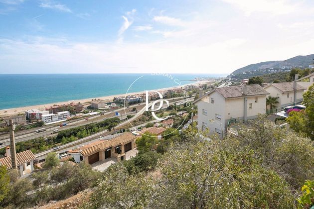 Foto 1 de Casa en venda a Botigues de Sitges - Garraf de 3 habitacions amb terrassa i piscina