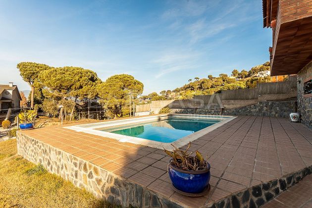 Foto 2 de Venta de casa en Llinars del Valles de 7 habitaciones con terraza y piscina