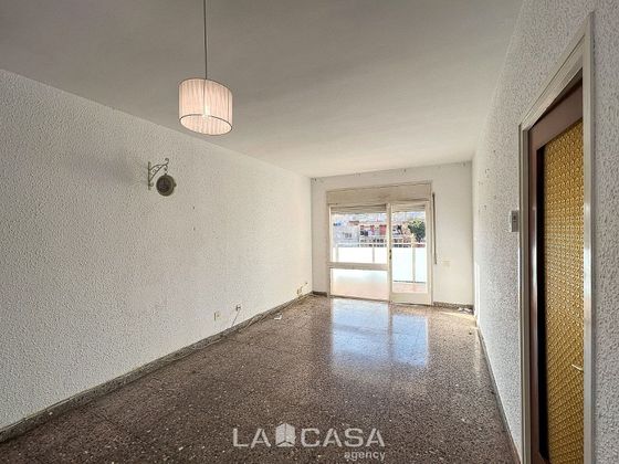 Foto 2 de Venta de piso en El Castell-Poble Vell de 4 habitaciones con balcón y ascensor