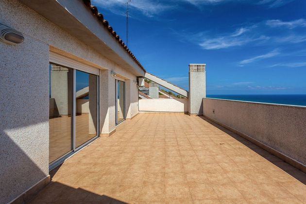 Foto 2 de Dúplex en alquiler en Botigues de Sitges - Garraf de 4 habitaciones con terraza y piscina