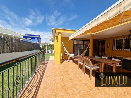 Foto 1 de Venta de chalet en calle Barranc de Moles de 4 habitaciones con terraza y piscina