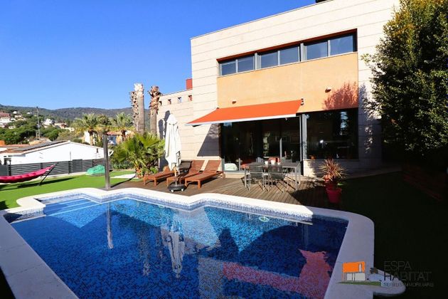 Foto 1 de Xalet en venda a Cabrils de 4 habitacions amb terrassa i piscina