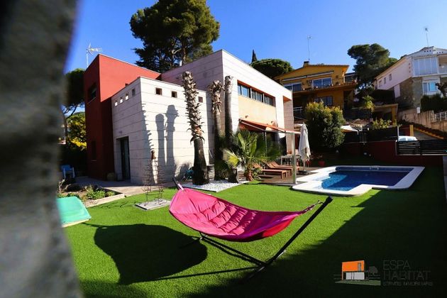 Foto 2 de Chalet en venta en Cabrils de 4 habitaciones con terraza y piscina