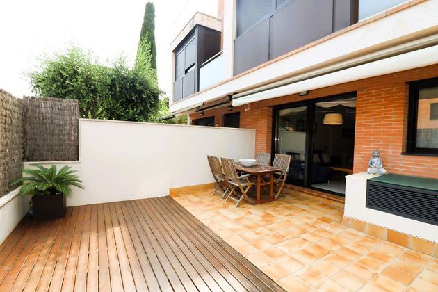 Foto 2 de Casa adossada en venda a Cabrils de 4 habitacions amb terrassa i garatge