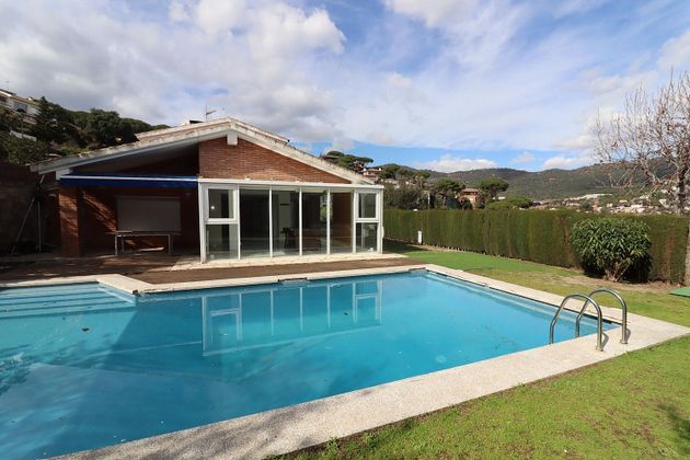 Foto 1 de Chalet en venta en Cabrils de 5 habitaciones con terraza y piscina