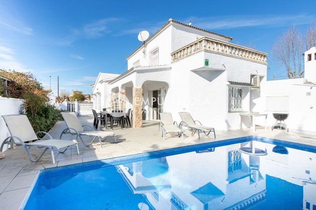 Foto 1 de Casa en venda a Empuriabrava de 5 habitacions amb terrassa i piscina