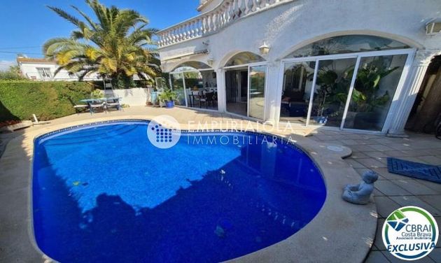 Foto 2 de Casa en venda a Empuriabrava de 3 habitacions amb terrassa i piscina
