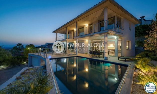 Foto 2 de Venta de casa en Palau-Saverdera de 3 habitaciones con terraza y piscina