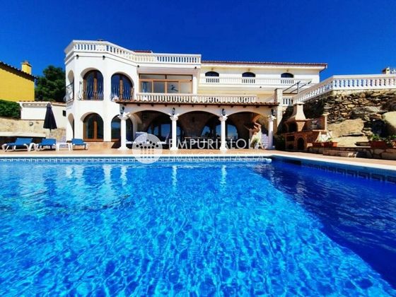 Foto 1 de Casa en venda a Pau de 6 habitacions amb terrassa i piscina