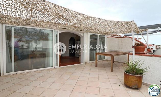 Foto 2 de Casa en venda a Empuriabrava de 3 habitacions amb terrassa i aire acondicionat