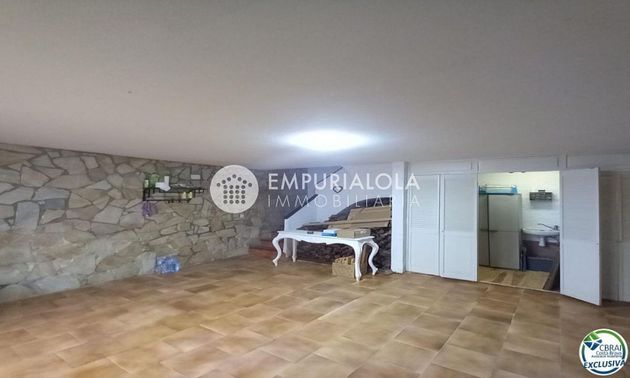 Foto 2 de Venta de casa en Garriguella de 3 habitaciones con terraza