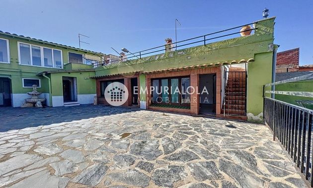 Foto 2 de Casa en venda a Palau-Saverdera de 5 habitacions amb terrassa i piscina