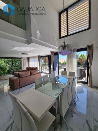 Foto 2 de Casa en venda a El Palau - Escorxador de 5 habitacions amb terrassa i piscina