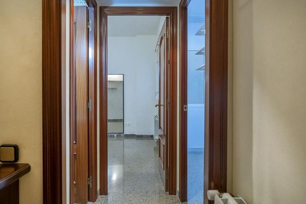 Foto 2 de Venta de piso en El Poblenou de 3 habitaciones con ascensor