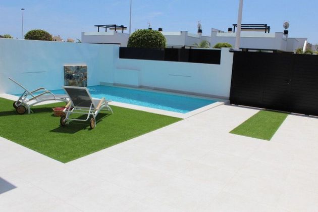 Foto 1 de Chalet en venta en Lo Pagán de 3 habitaciones con terraza y piscina