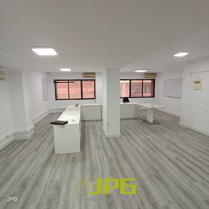 Foto 1 de Oficina en alquiler en Ensanche - Diputación con aire acondicionado y ascensor