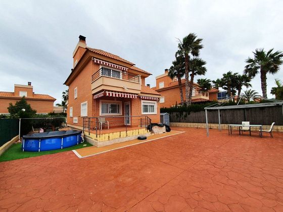 Foto 2 de Venta de chalet en Centro - Santa Pola de 4 habitaciones con terraza y piscina