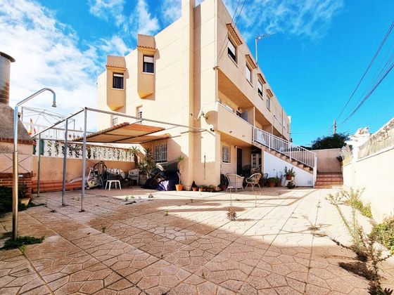 Foto 1 de Casa en venta en Gran Alacant de 2 habitaciones con terraza y jardín