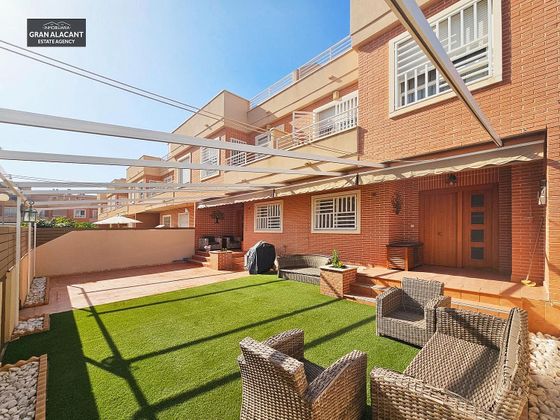 Foto 2 de Xalet en venda a Gran Alacant de 6 habitacions amb terrassa i piscina