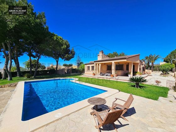 Foto 1 de Venta de chalet en Valverde de 4 habitaciones con terraza y piscina