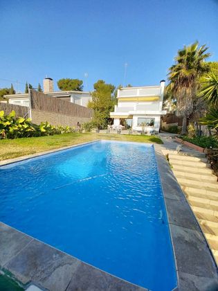 Foto 1 de Casa en venta en Vallpineda - Santa Bàrbara de 4 habitaciones con terraza y piscina
