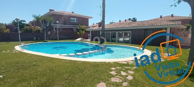 Foto 1 de Casa en venta en Almajada-Ravel de 4 habitaciones con terraza y piscina