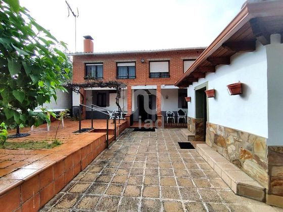 Foto 2 de Casa en venda a Cebanico de 4 habitacions amb jardí