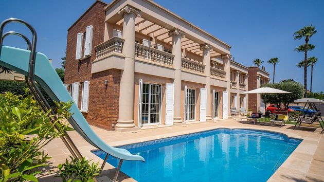 Foto 1 de Casa en venta en Premià de Mar de 6 habitaciones con terraza y piscina