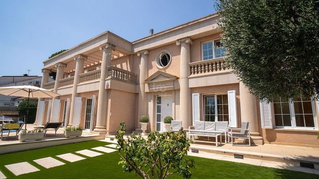 Foto 2 de Casa en venta en Premià de Mar de 6 habitaciones con terraza y piscina