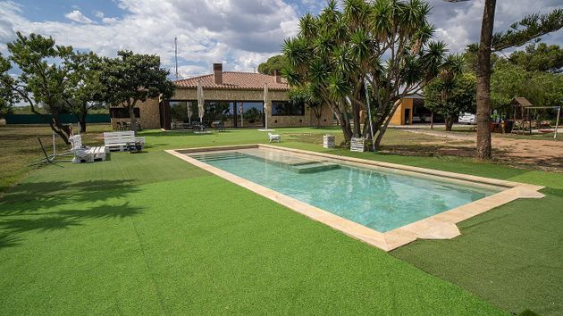 Foto 1 de Casa en venta en Vila-seca pueblo de 5 habitaciones con terraza y piscina