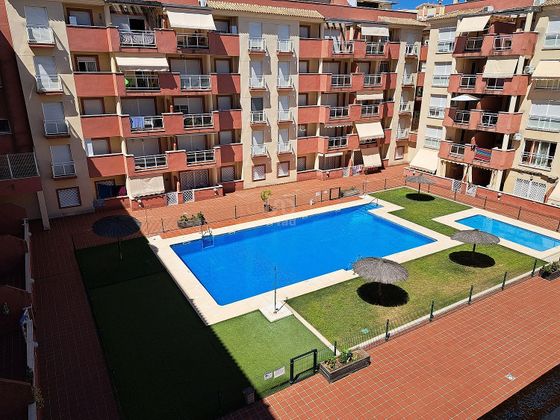 Foto 1 de Piso en venta en Isla Cristina ciudad de 2 habitaciones con terraza y piscina