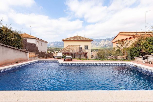 Foto 1 de Casa en venta en Collbató de 4 habitaciones con terraza y piscina