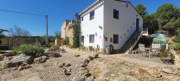 Foto 2 de Casa en venda a calle Del Maestrat de 3 habitacions amb terrassa i piscina