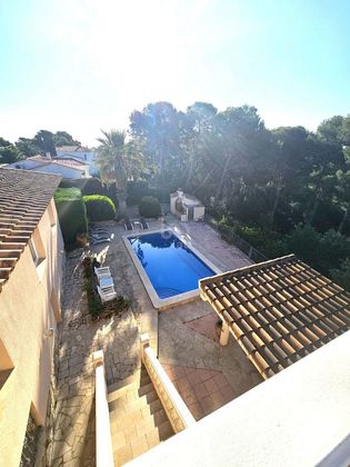 Foto 2 de Casa en venta en calle De la Piscina de 4 habitaciones con piscina y jardín