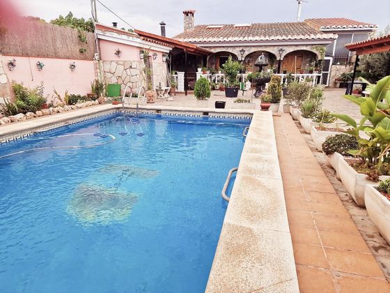 Foto 2 de Venta de casa en calle Rafel de Casanoves de 4 habitaciones con piscina y jardín