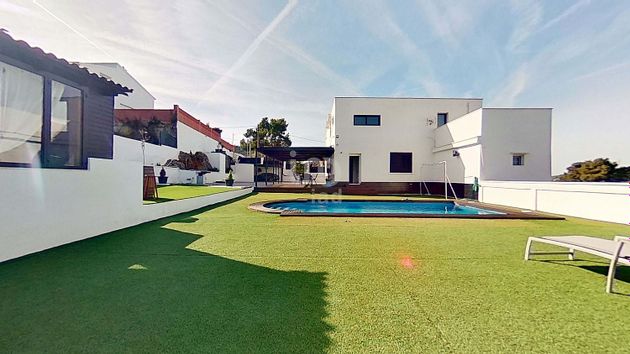 Foto 1 de Casa en venta en Olesa de Bonesvalls de 4 habitaciones con terraza y piscina