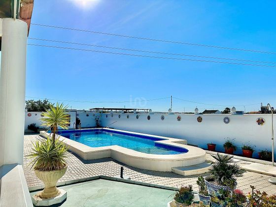 Foto 1 de Casa en venta en San Juan del Puerto de 3 habitaciones con terraza y piscina