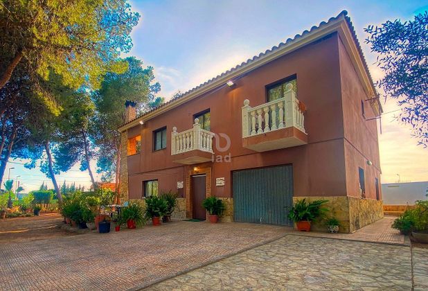 Foto 1 de Casa en venda a calle Pintor Ferrer de 5 habitacions amb terrassa i piscina