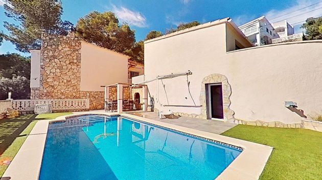 Foto 1 de Casa en venda a calle Del Lliri de 3 habitacions amb piscina i jardí