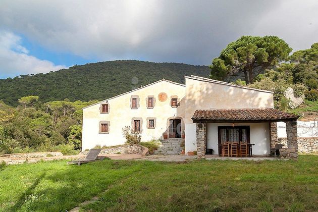 Foto 1 de Casa en venda a Sant Iscle de Vallalta de 6 habitacions amb piscina i jardí