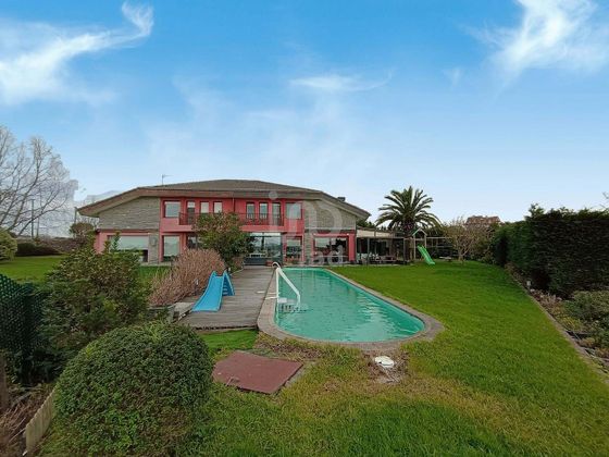 Foto 2 de Casa en venta en Somo de 5 habitaciones con terraza y piscina