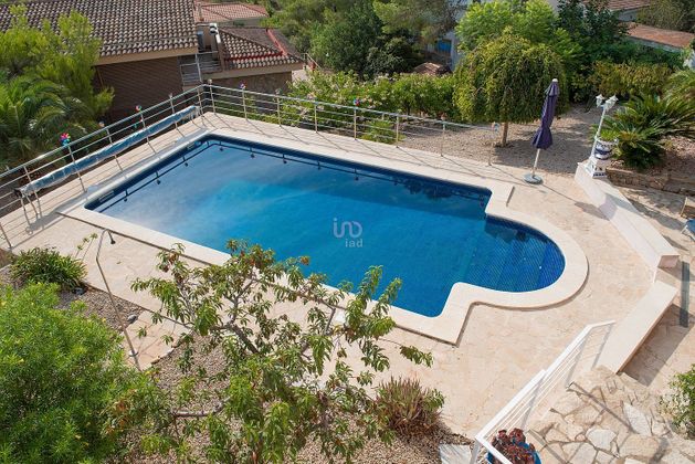 Foto 1 de Casa en venda a calle Del Lliri de 5 habitacions amb terrassa i piscina