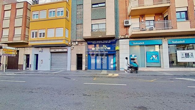 Foto 2 de Local en venda a avenida Del País Valencià de 144 m²