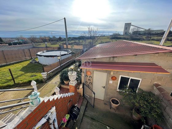 Foto 2 de Venta de casa en Santovenia de la Valdoncina de 2 habitaciones con terraza y piscina