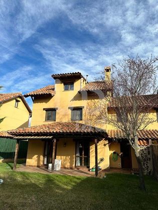 Foto 1 de Casa en venta en Valverde de la Virgen de 3 habitaciones con terraza y jardín