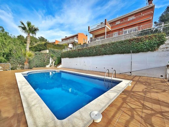 Foto 2 de Venta de chalet en calle De L'oreneta de 5 habitaciones con terraza y piscina