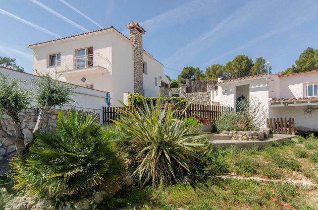 Foto 2 de Casa en venda a Les Roquetes de 5 habitacions amb terrassa i piscina